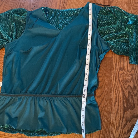 Chaus New York woman’s metallic blouse split sleeve, V-neck, banded hem blouse - Picture 10 of 16